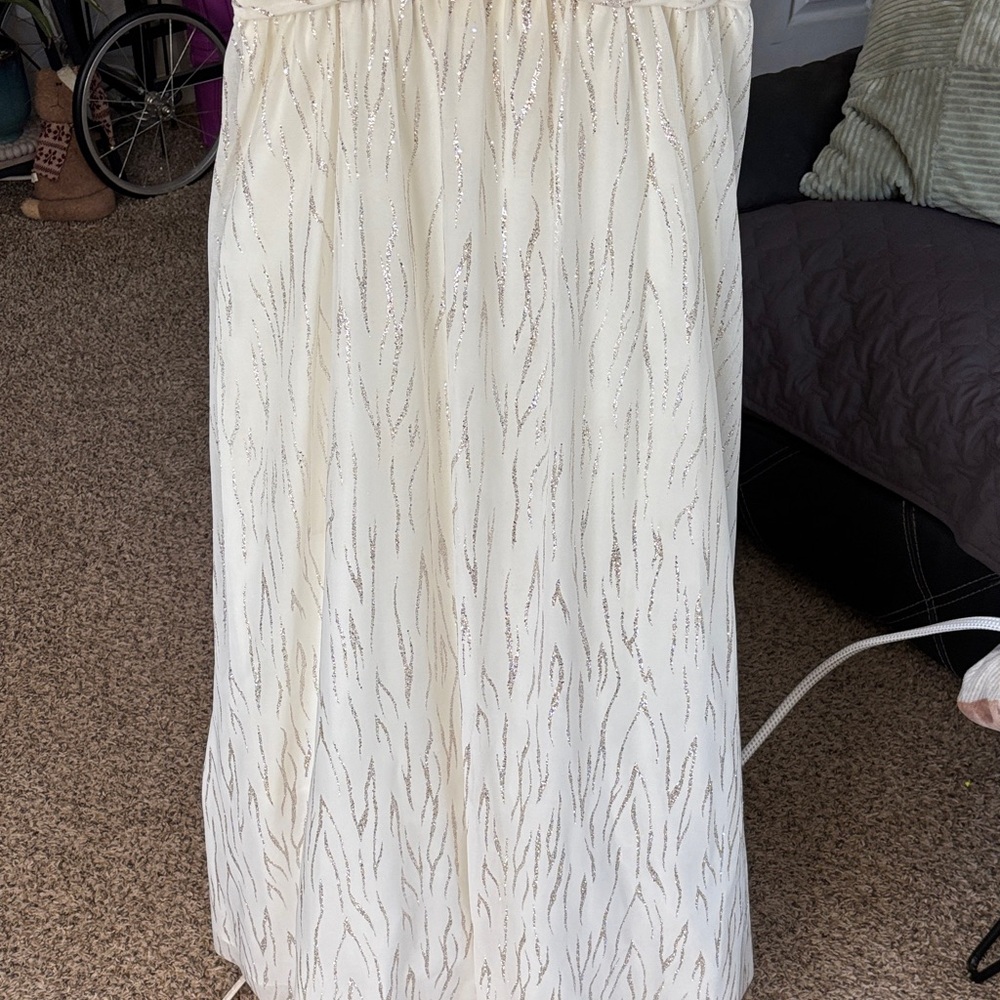 Cachet SZ 10 Elegant White Dress - Picture 3 of 8